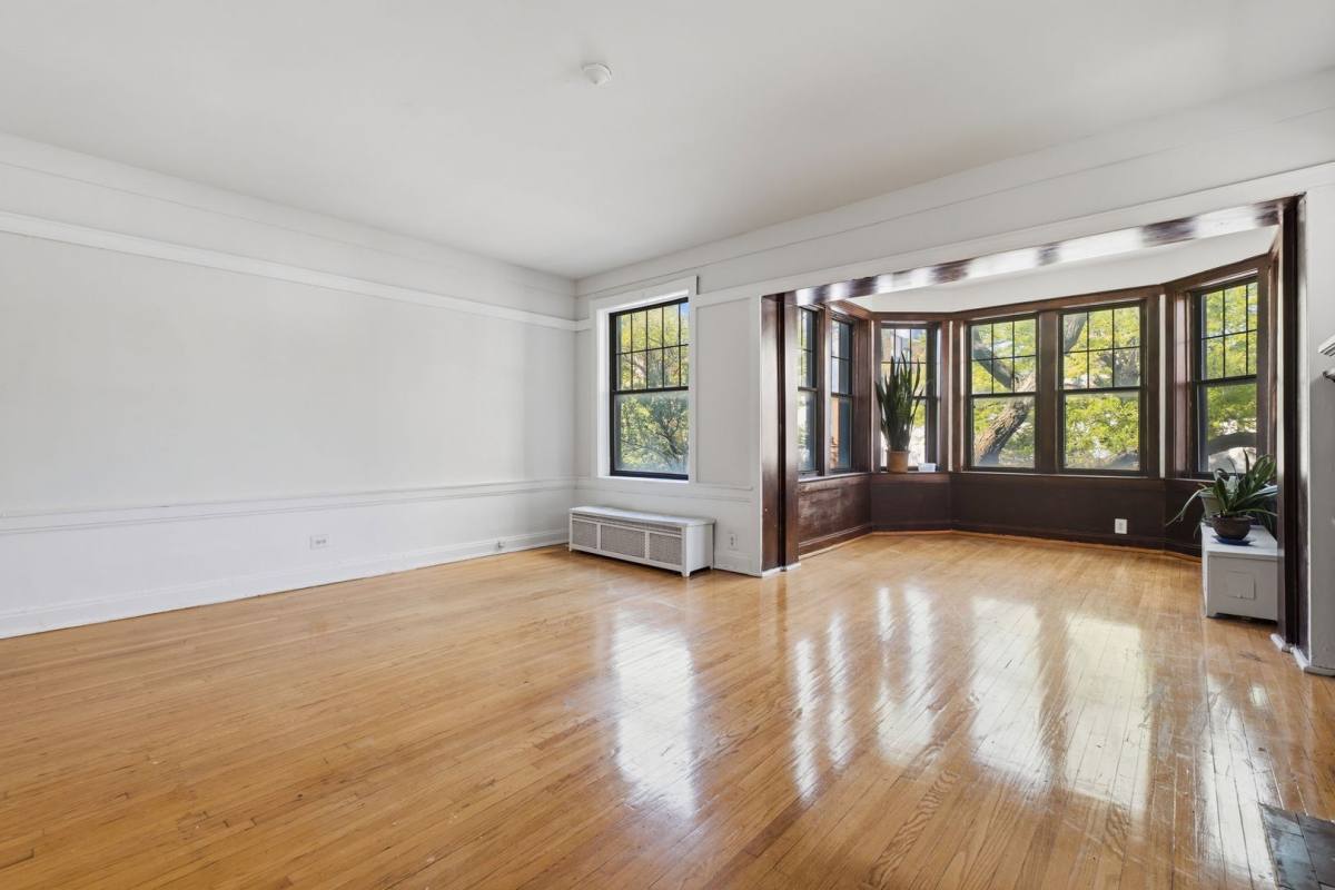 Apartment for rent at 3919-35 N Pine Grove Ave, Chicago, IL 60613