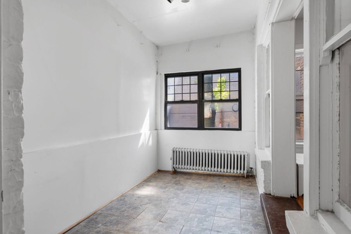 Apartment for rent at 3919-35 N Pine Grove Ave, Chicago, IL 60613