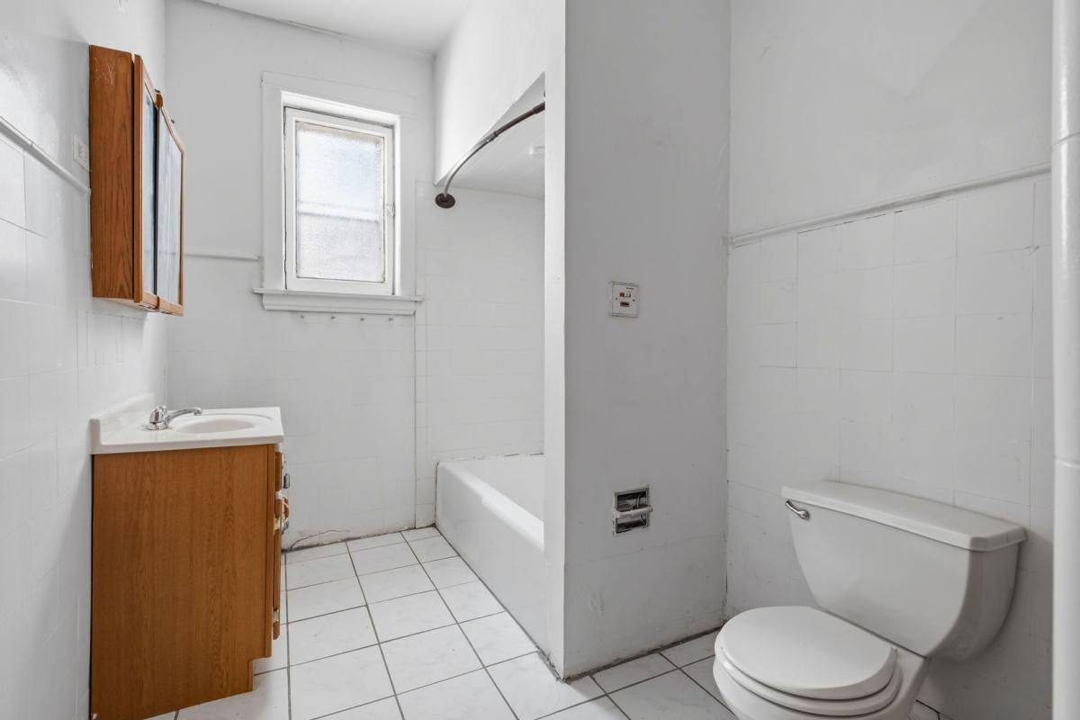 Apartment for rent at 3919-35 N Pine Grove Ave, Chicago, IL 60613
