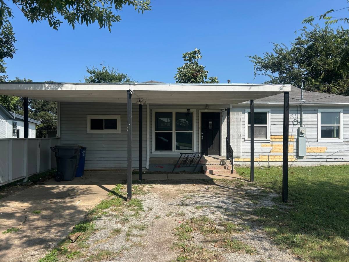 House for rent at 2919 N El Centro Way, Dallas, TX 75241