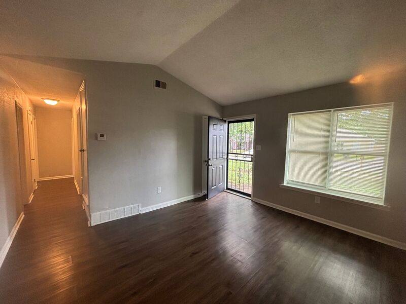 House for rent at 2986 Lake Park Rd, Memphis, TN 38127