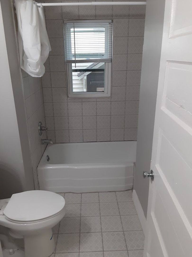 Apartment for rent at 112 S 46th St, Louisville, KY 40212