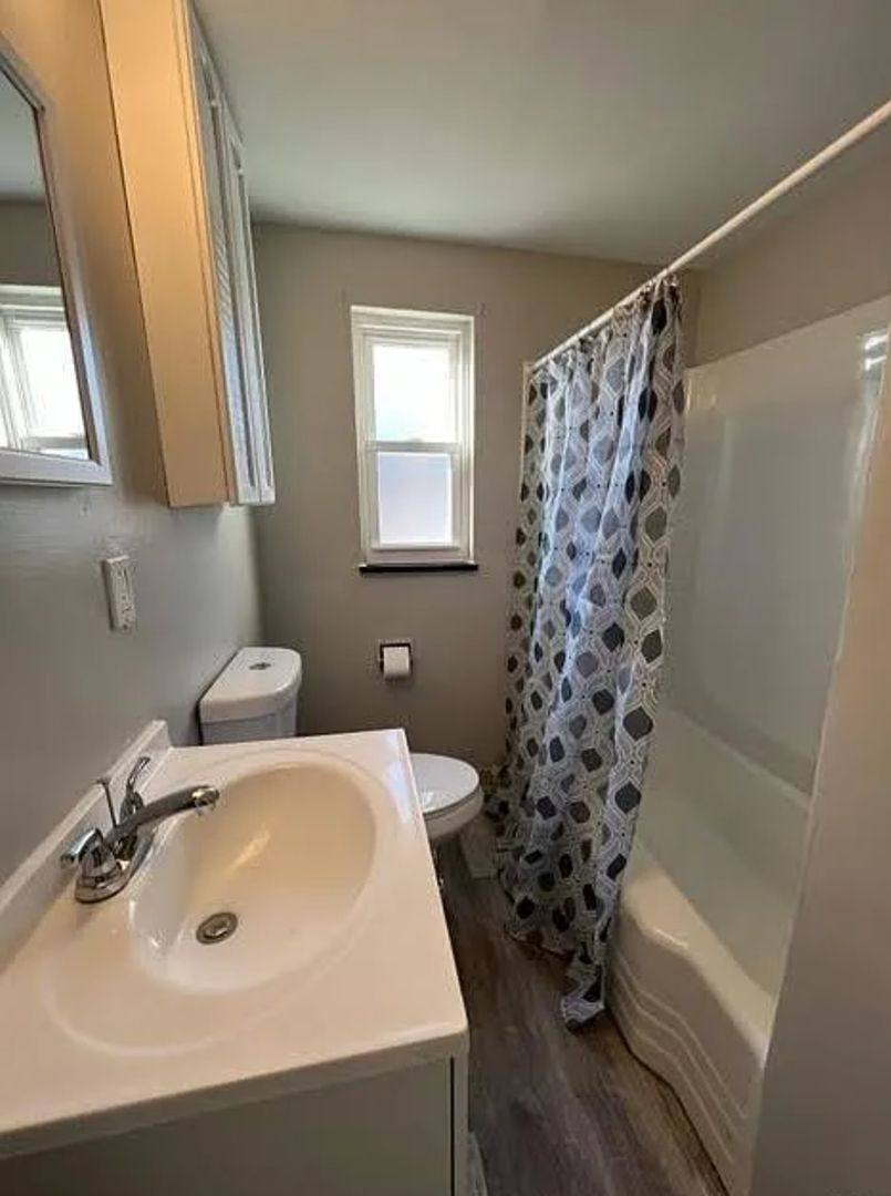 Apartment for rent at 562 E Dr, Dayton, OH 45419