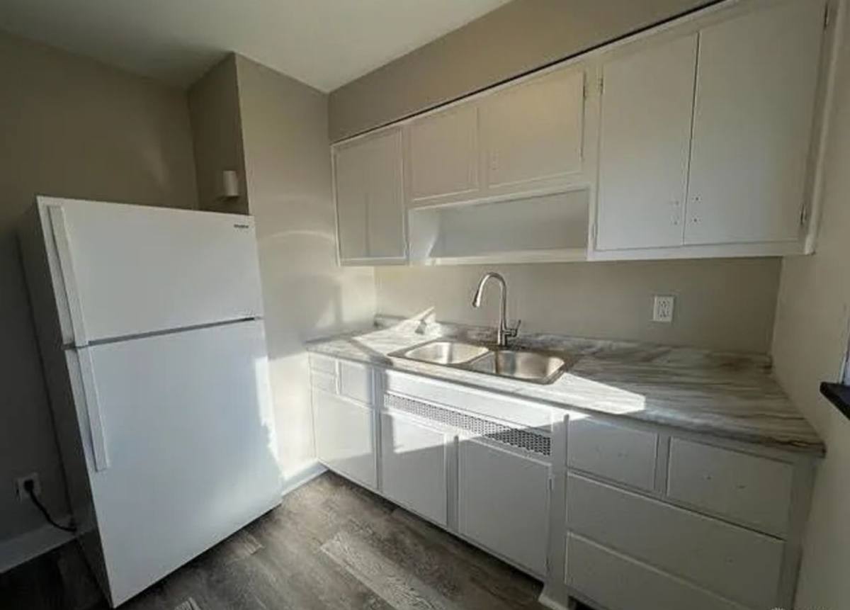 Apartment for rent at 562 E Dr, Dayton, OH 45419