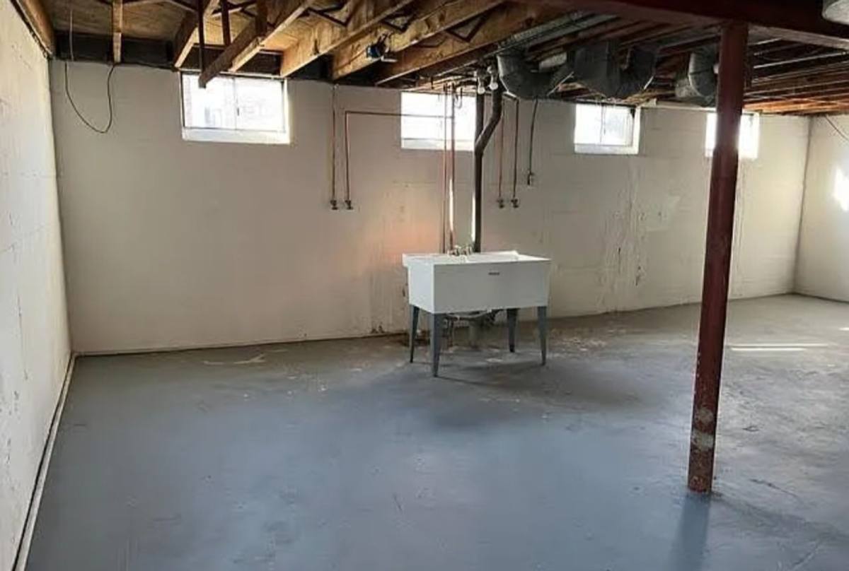 Apartment for rent at 562 E Dr, Dayton, OH 45419