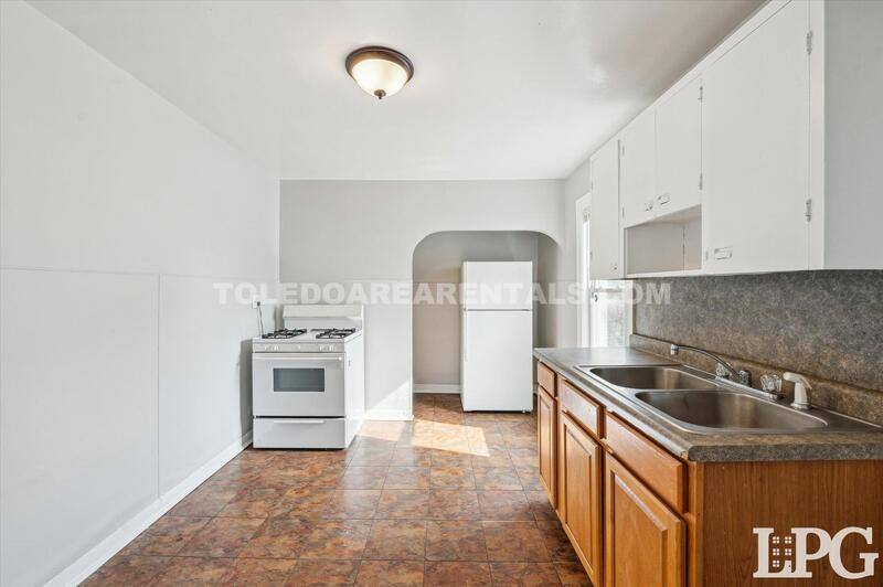 Apartment for rent at 340 E Lake St, Toledo, OH 43608