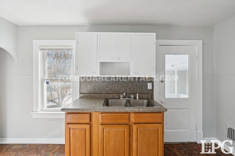 Apartment for rent at 340 E Lake St, Toledo, OH 43608