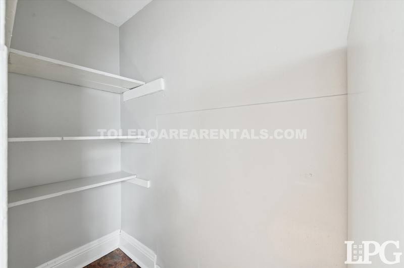 Apartment for rent at 340 E Lake St, Toledo, OH 43608