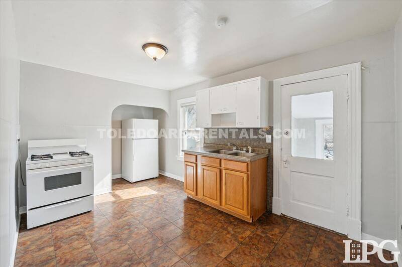 Apartment for rent at 340 E Lake St, Toledo, OH 43608
