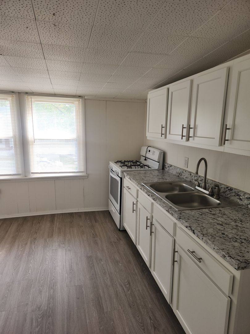 Apartment for rent at 1122 Larchmont Ave, Louisville, KY 40215
