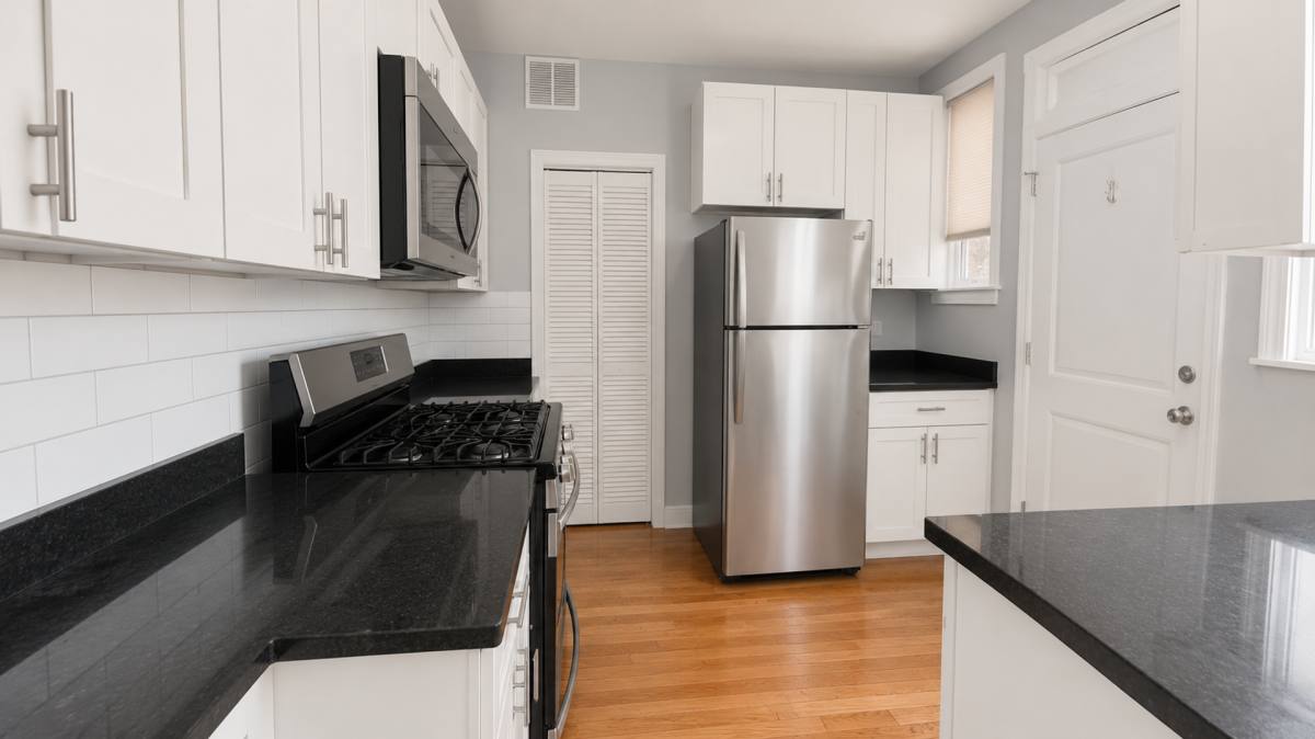 Apartment for rent at 6981 N Sheridan Rd, Chicago, IL 60626