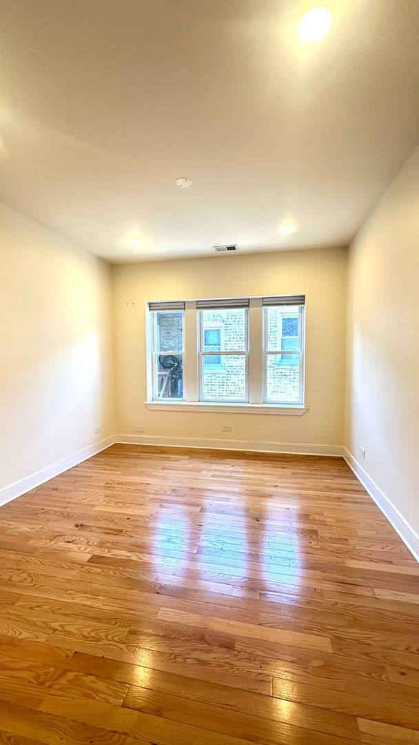 Apartment for rent at 6981 N Sheridan Rd, Chicago, IL 60626