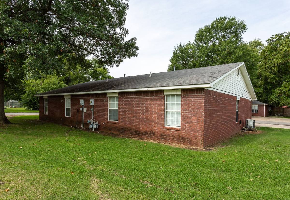6th Place, Stilwell, OK 74960 - Townhouse for Rent - Image 4