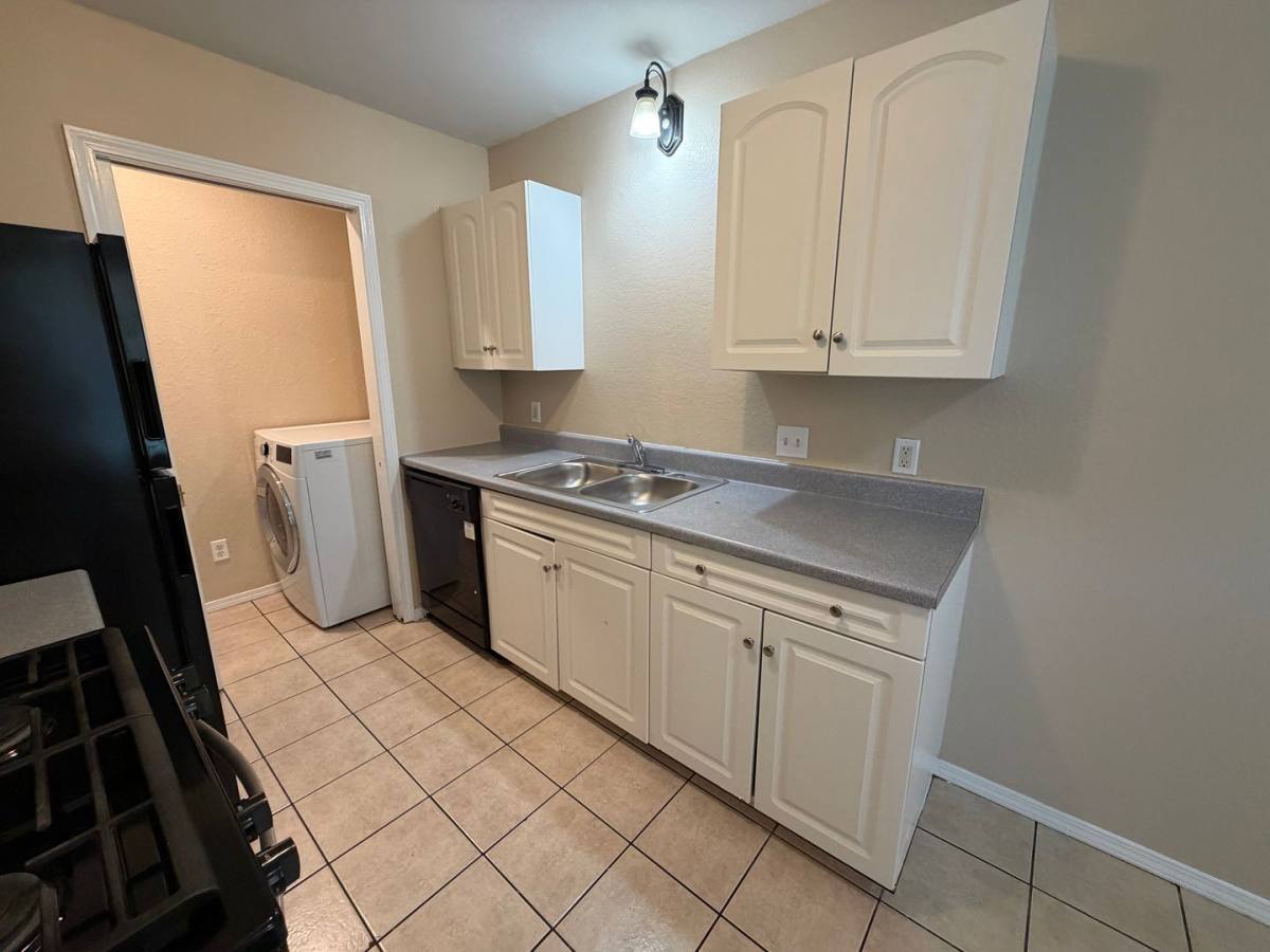 6th Place, Stilwell, OK 74960 - Townhouse for Rent - Image 6