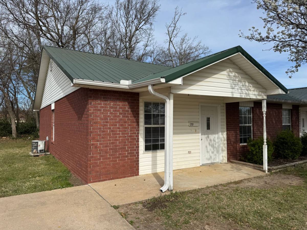 Townhouse for rent at 6th Place, Stilwell, OK 74960