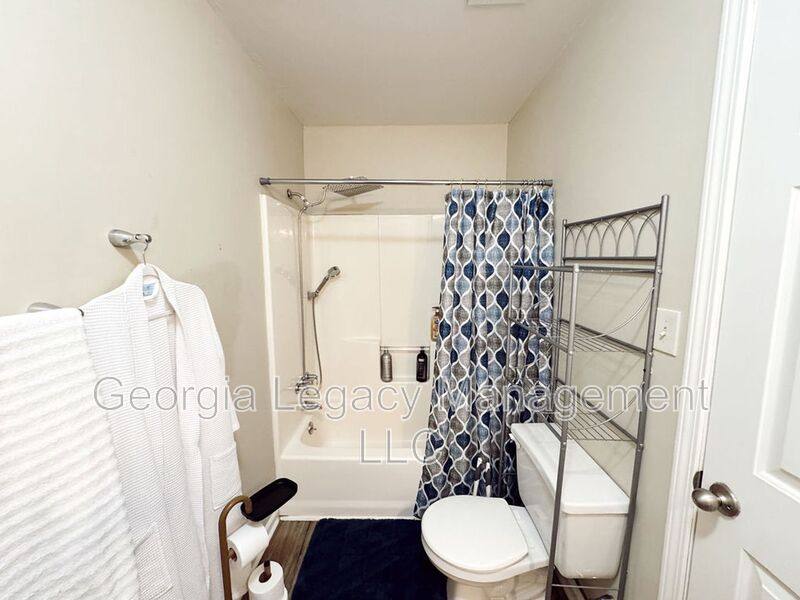 House for rent at 114 Creekside Dr, Commerce, GA 30529
