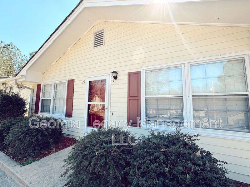 House for rent at 114 Creekside Dr, Commerce, GA 30529
