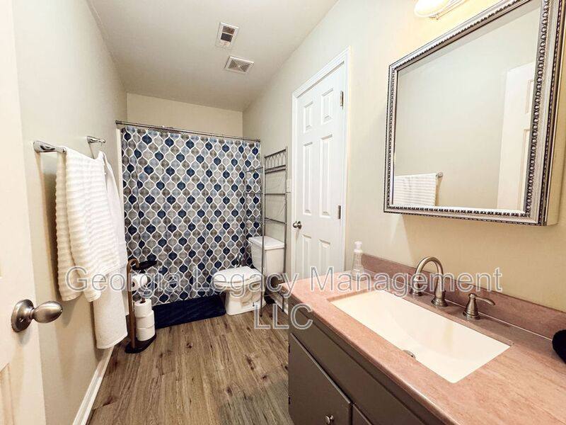 House for rent at 114 Creekside Dr, Commerce, GA 30529