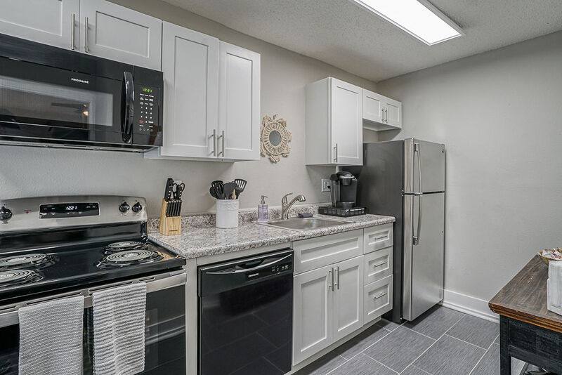 Apartment for rent at 4104 Warwick Blvd #305, Kansas City, MO 64111