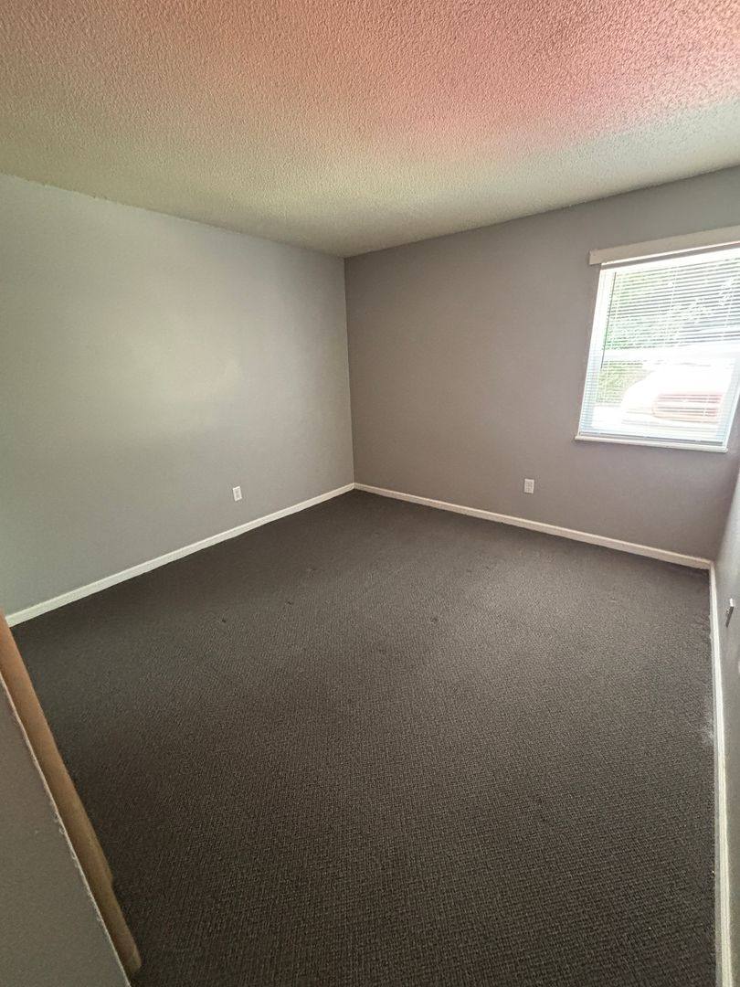 Apartment for rent at 1435 N Columbus St, Lancaster, OH 43130