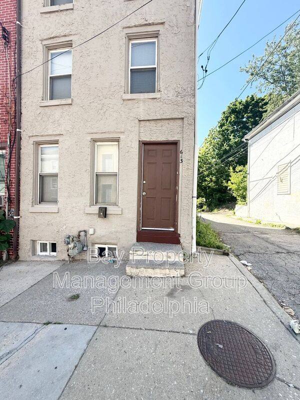Townhouse for rent at 613 Walnut St, Norristown, PA 19401