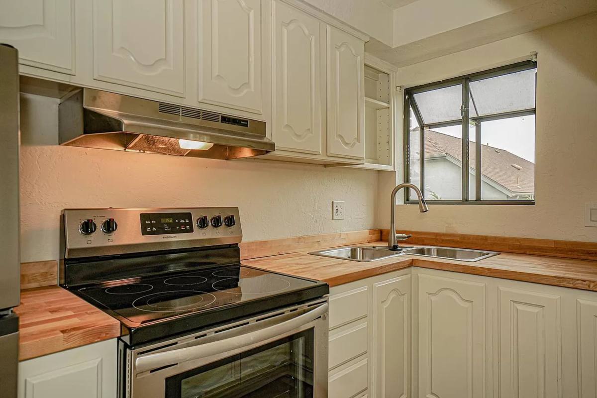 Townhouse for rent at 495 Chestnut St, Ashland, OR 97520