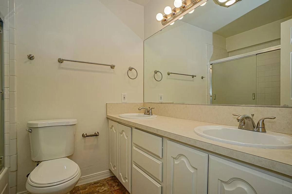 Townhouse for rent at 495 Chestnut St, Ashland, OR 97520