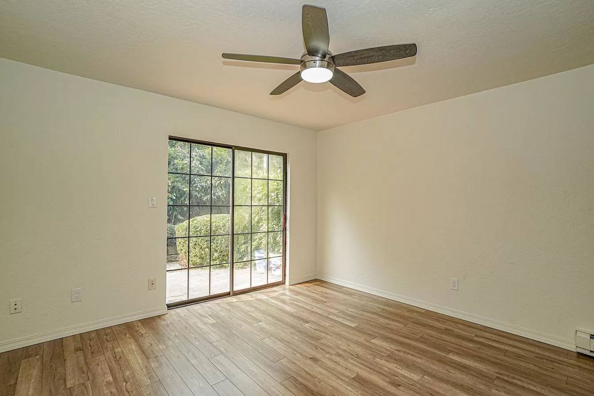 Townhouse for rent at 495 Chestnut St, Ashland, OR 97520