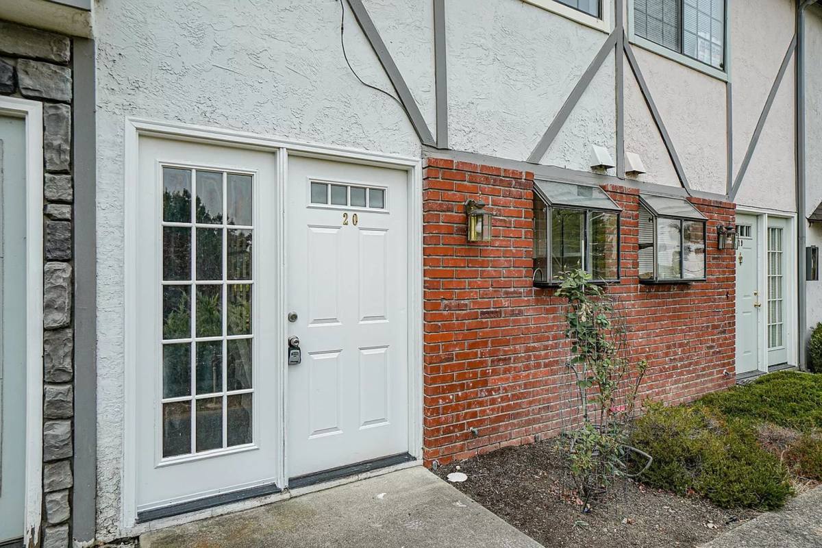 Townhouse for rent at 495 Chestnut St, Ashland, OR 97520
