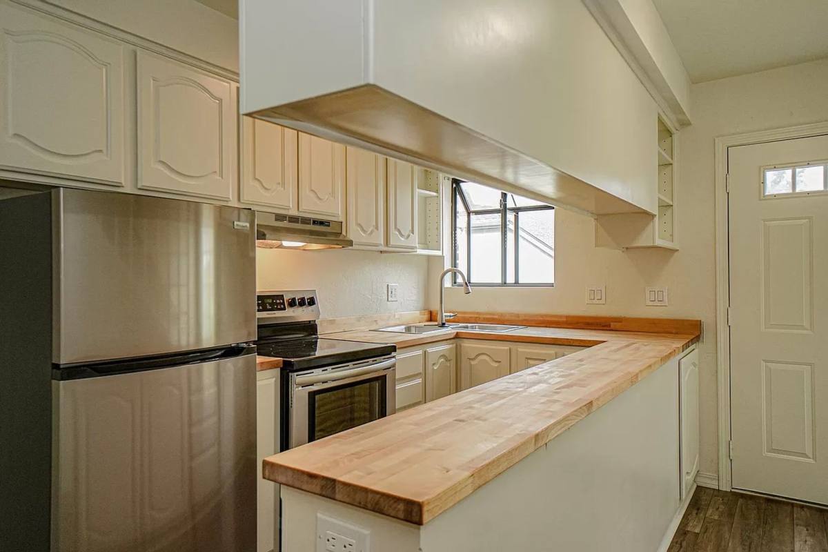 Townhouse for rent at 495 Chestnut St, Ashland, OR 97520