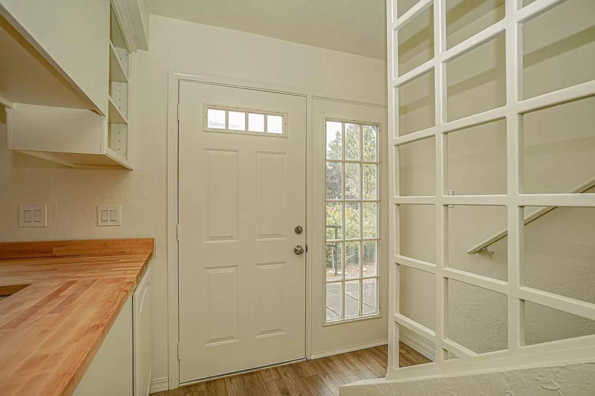 Townhouse for rent at 495 Chestnut St, Ashland, OR 97520