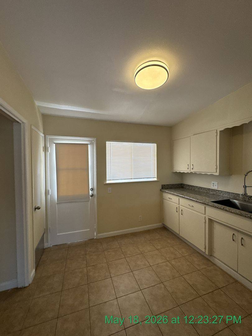 Apartment for rent at 1140 W Tulare Ave, Visalia, CA 93277