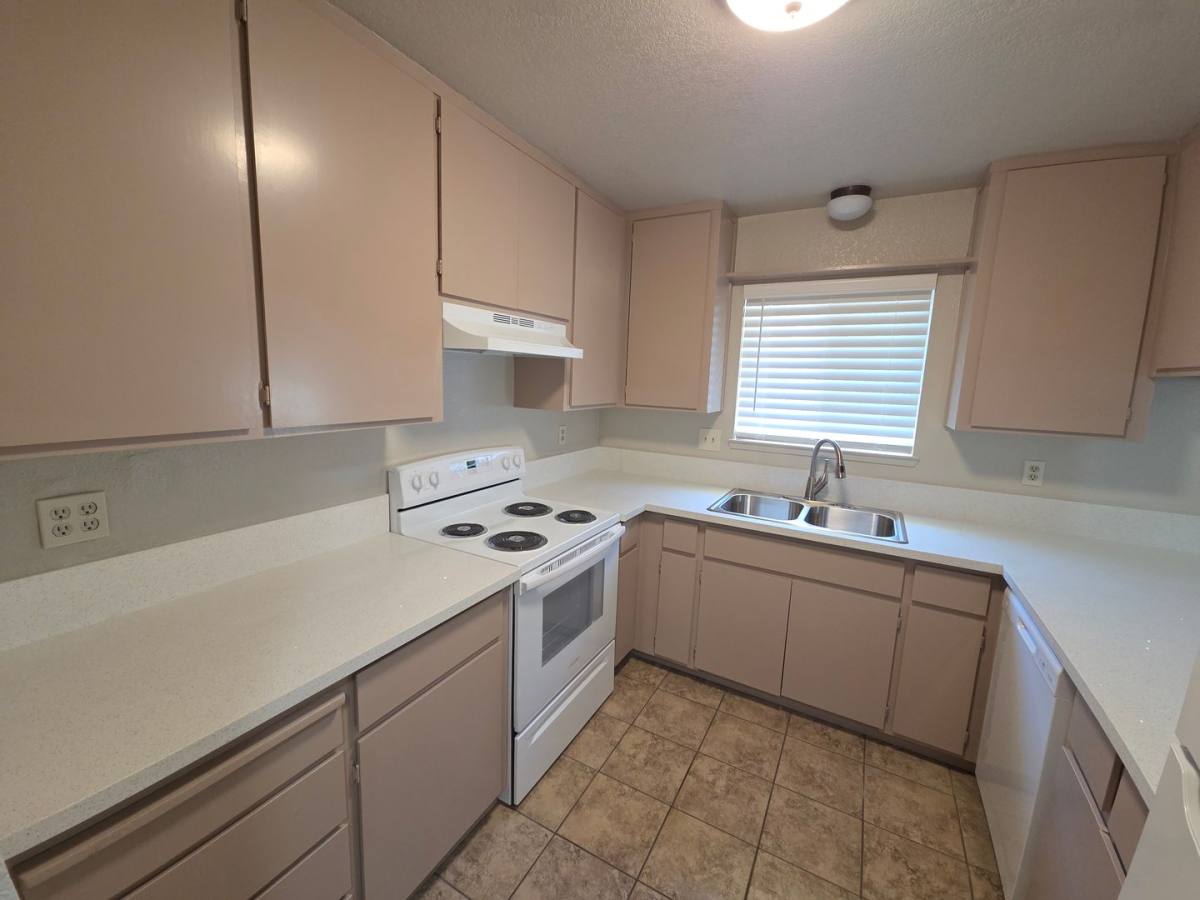 Apartment for rent at 1310 Olson Dr, Gustine, CA 95322