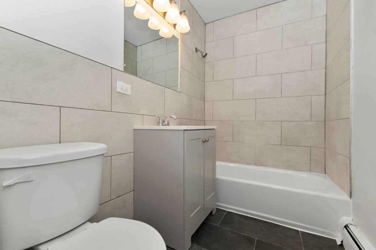 Apartment for rent at 4420-4426 S Michigan Ave, Chicago, IL 60653