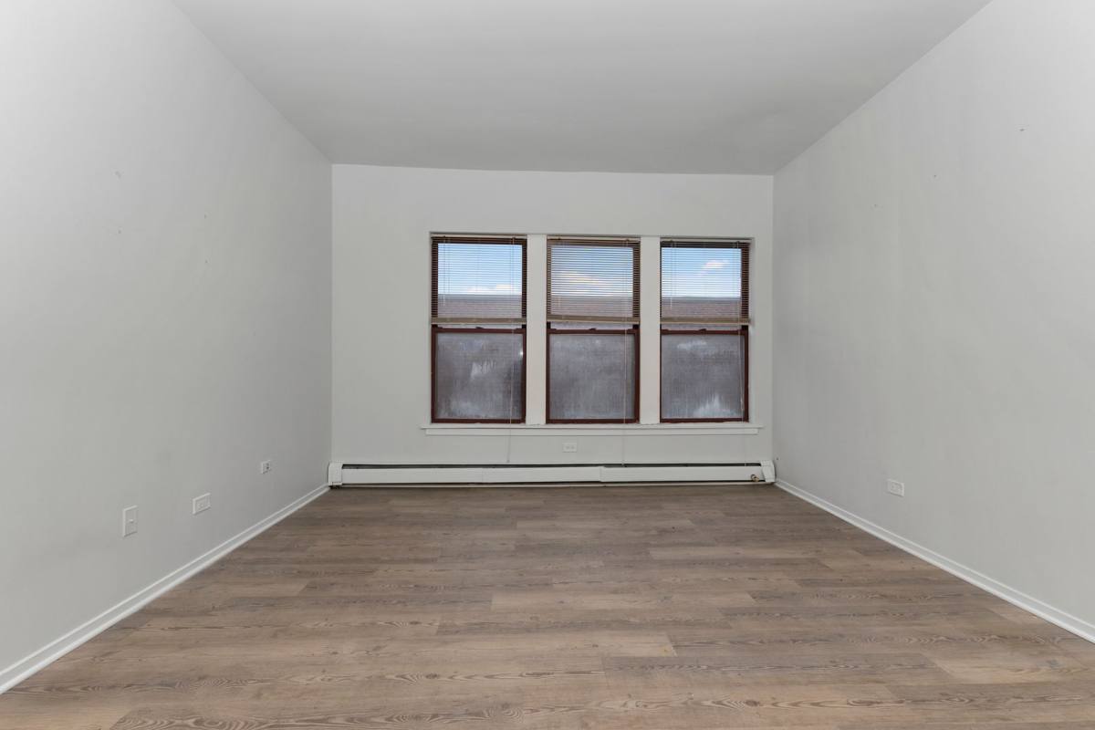 Apartment for rent at 4420-4426 S Michigan Ave, Chicago, IL 60653