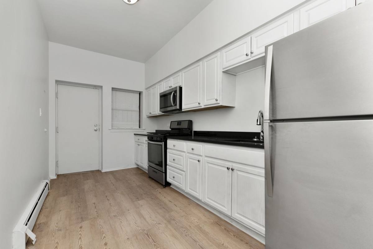 Apartment for rent at 4420-4426 S Michigan Ave, Chicago, IL 60653