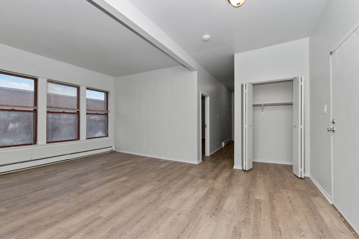 Apartment for rent at 4420-4426 S Michigan Ave, Chicago, IL 60653