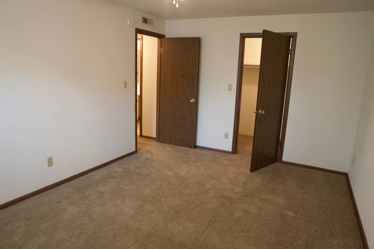 Apartment for rent at 6012 N Imperial Dr, Peoria, IL 61614