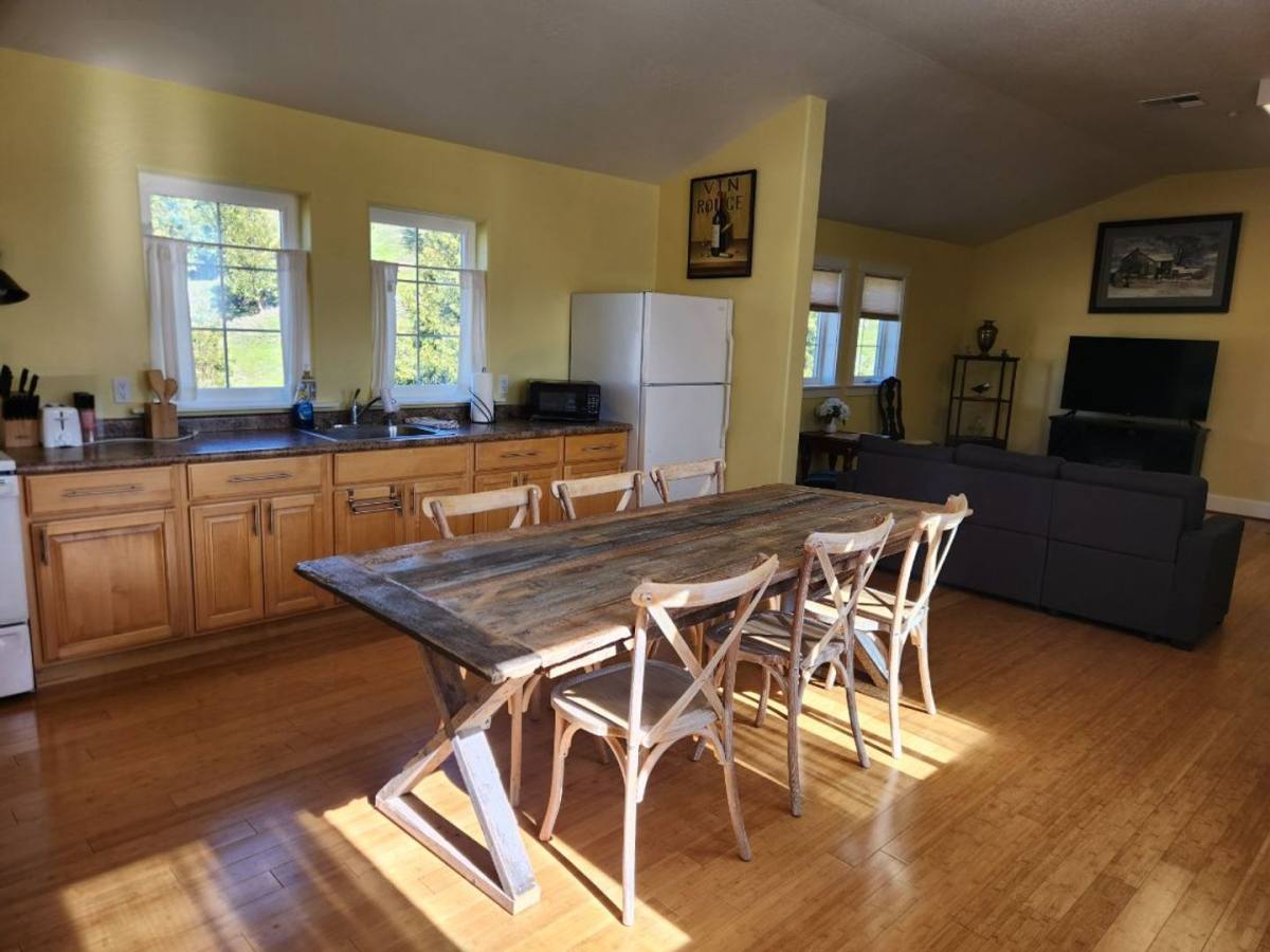 Apartment for rent at 1280 Oak St #JULIET, Ashland, OR 97520