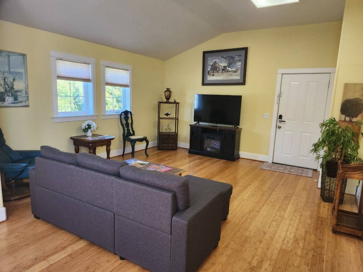 Apartment for rent at 1280 Oak St #JULIET, Ashland, OR 97520