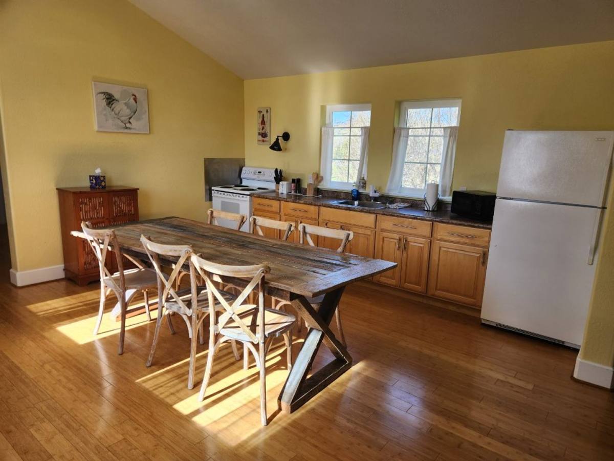 Apartment for rent at 1280 Oak St #JULIET, Ashland, OR 97520