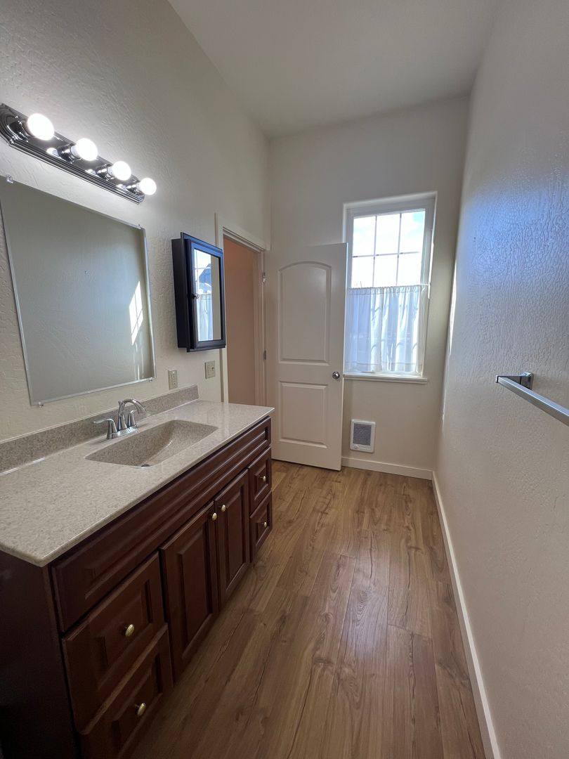 Apartment for rent at 1280 Oak St #ROSALIND, Ashland, OR 97520
