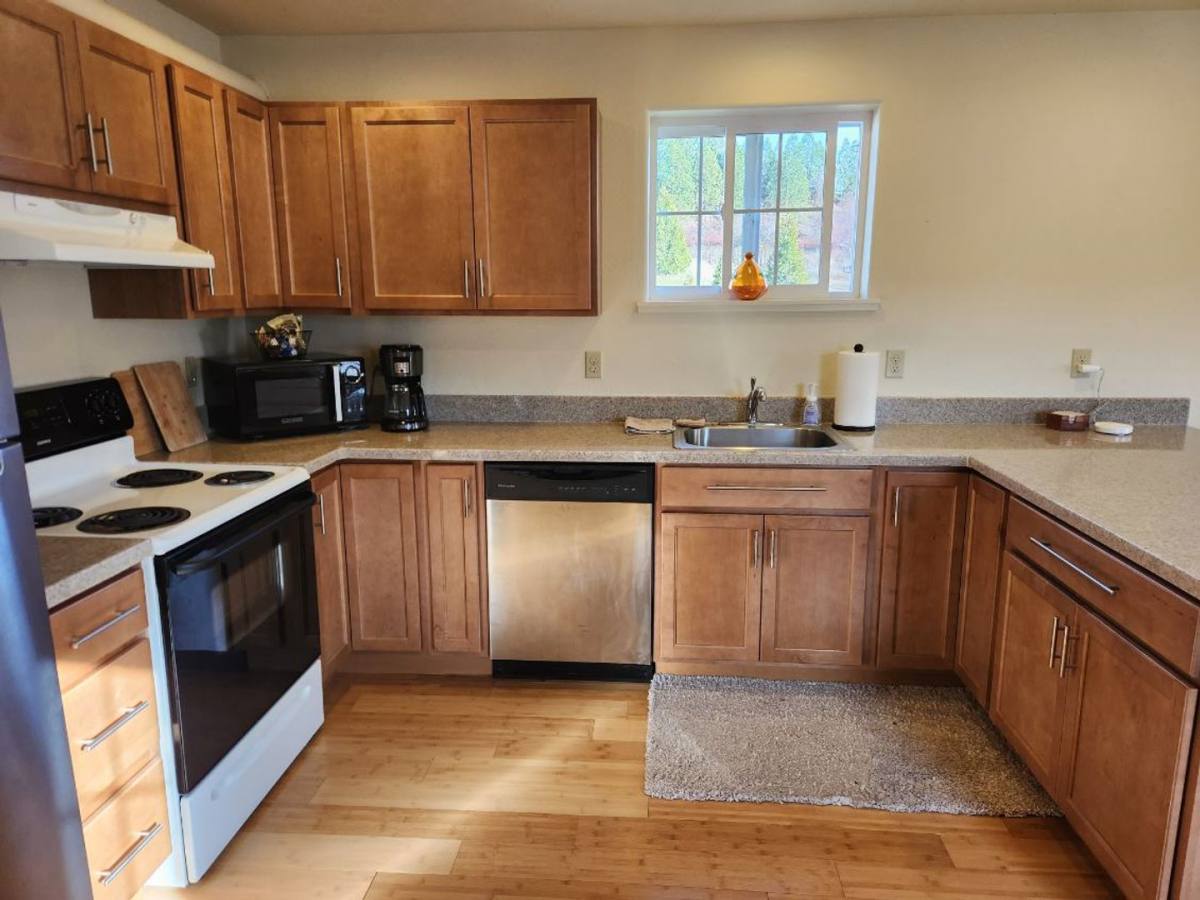 Apartment for rent at 1280 Oak St #MIRANDA, Ashland, OR 97520