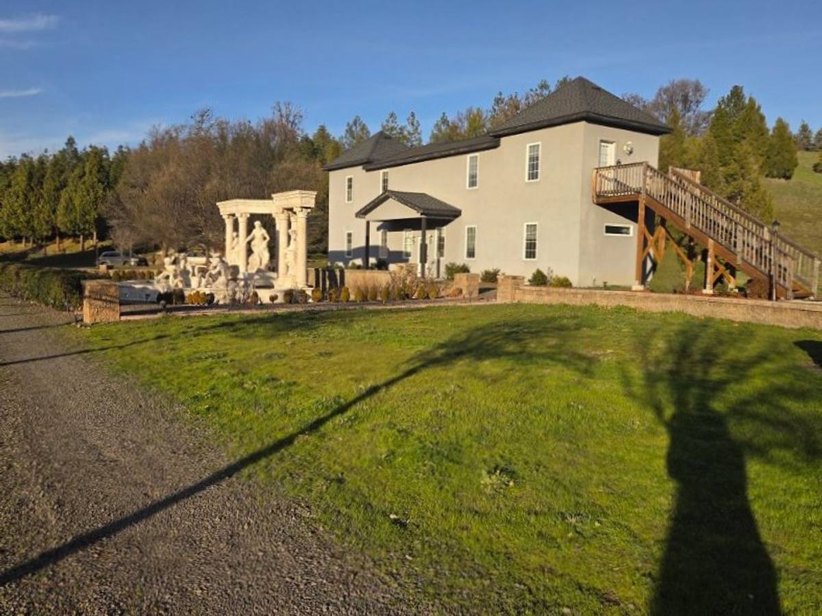 Apartment for rent at 1280 Oak St #MIRANDA, Ashland, OR 97520