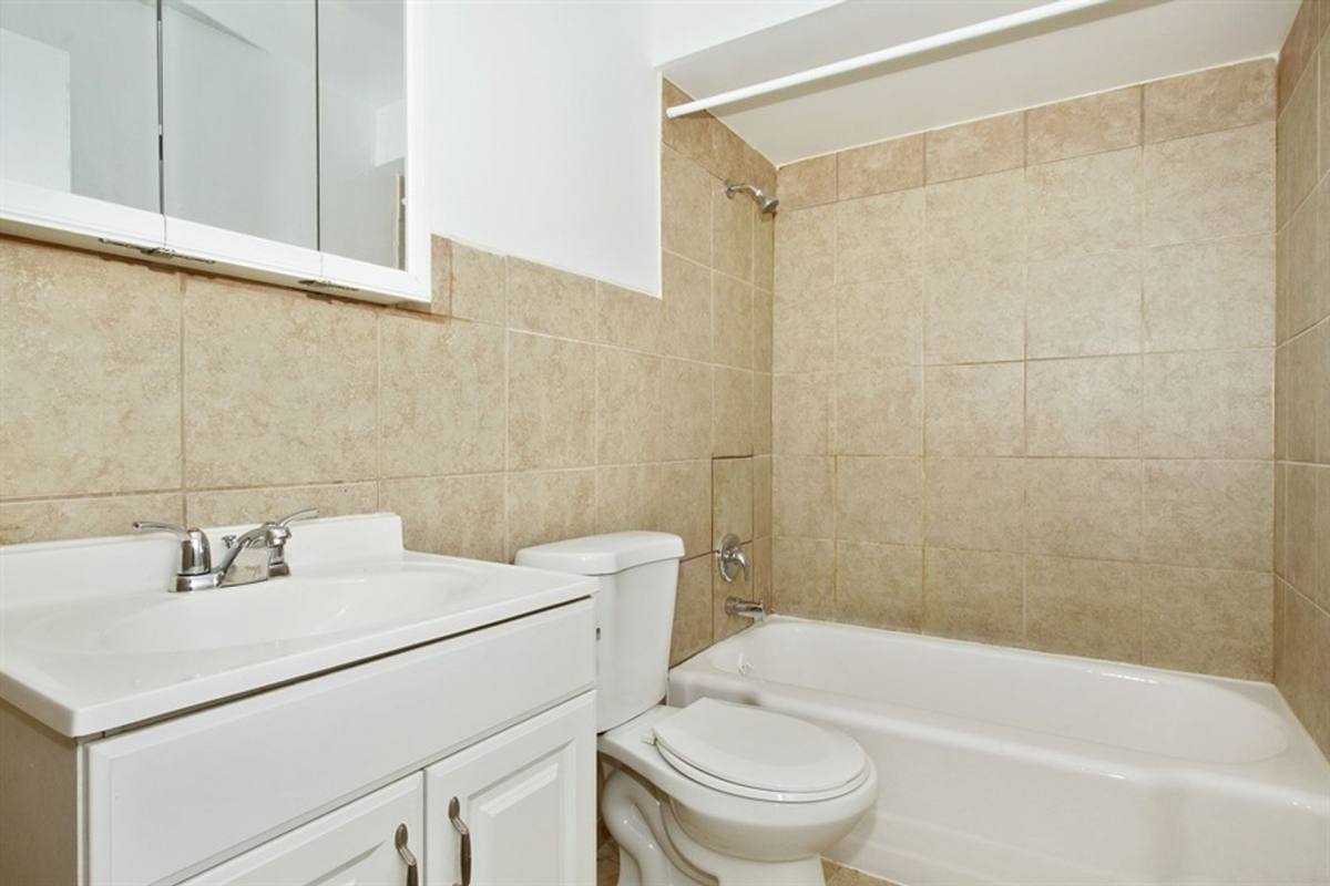 Apartment for rent at 8806 S Cottage Grove Ave, Chicago, IL 60619