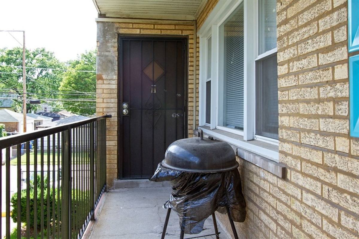 Apartment for rent at 8806 S Cottage Grove Ave, Chicago, IL 60619