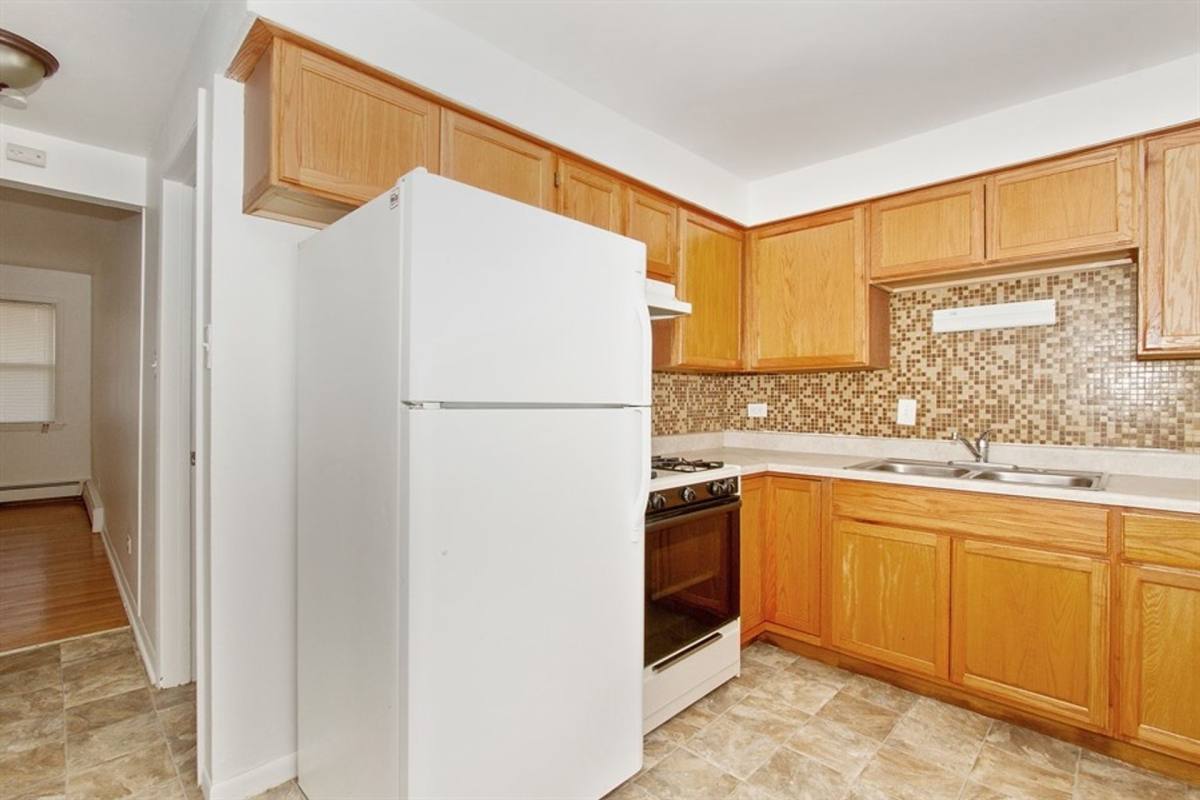 Apartment for rent at 8806 S Cottage Grove Ave, Chicago, IL 60619