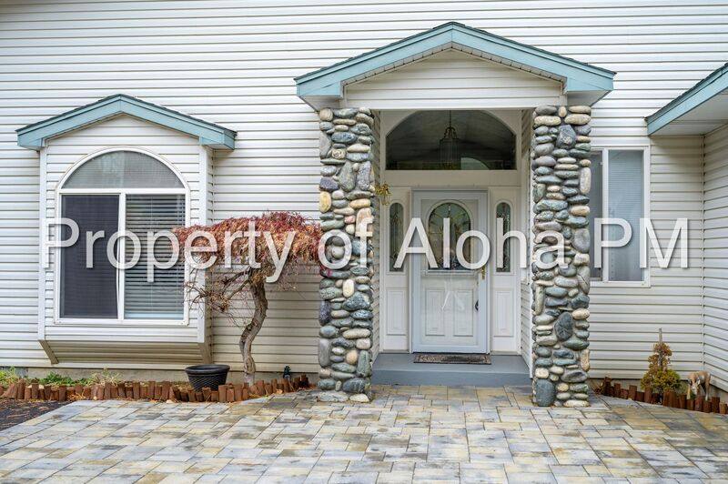 House for rent at 108 Lakeshore Dr, Cascade, ID 83611