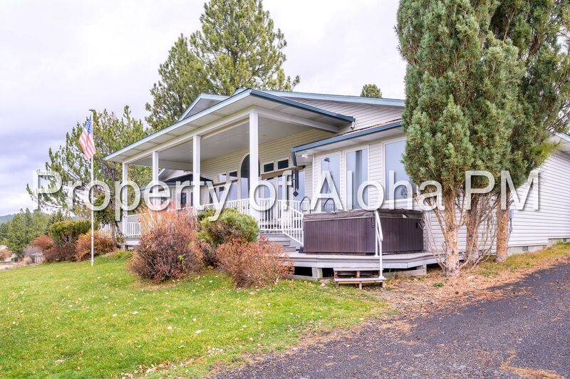 House for rent at 108 Lakeshore Dr, Cascade, ID 83611