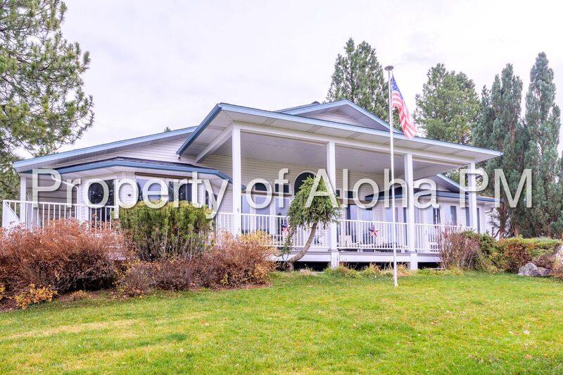 House for rent at 108 Lakeshore Dr, Cascade, ID 83611